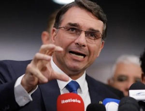 Eduardo deve apoiar Flávio como plano B a Jair Bolsonaro