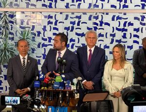 Castro guarda sucessor a sete chaves enquanto articula nova estrutura governamental estratégica