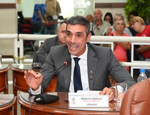 Vereador Márcio Fonseca lidera aprovação de regras para uso de celulares nas escolas de Nova Iguaçu