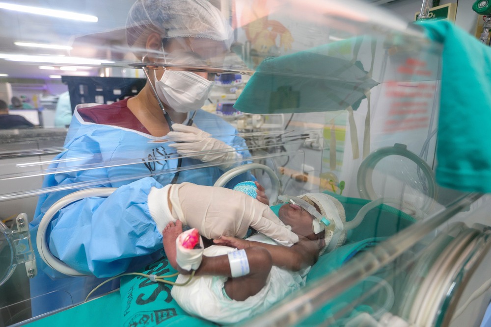 Novembro Roxo: Hospital da Mulher Heloneida Studart é referência em tratamentos para prematuros