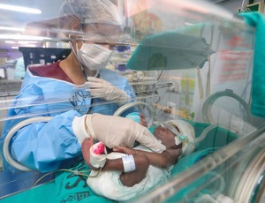 Novembro Roxo: Hospital da Mulher Heloneida Studart é referência em tratamentos para prematuros