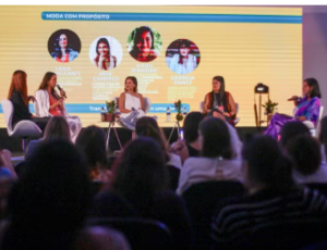Conectadas: quando a praça vira palco de potência feminina