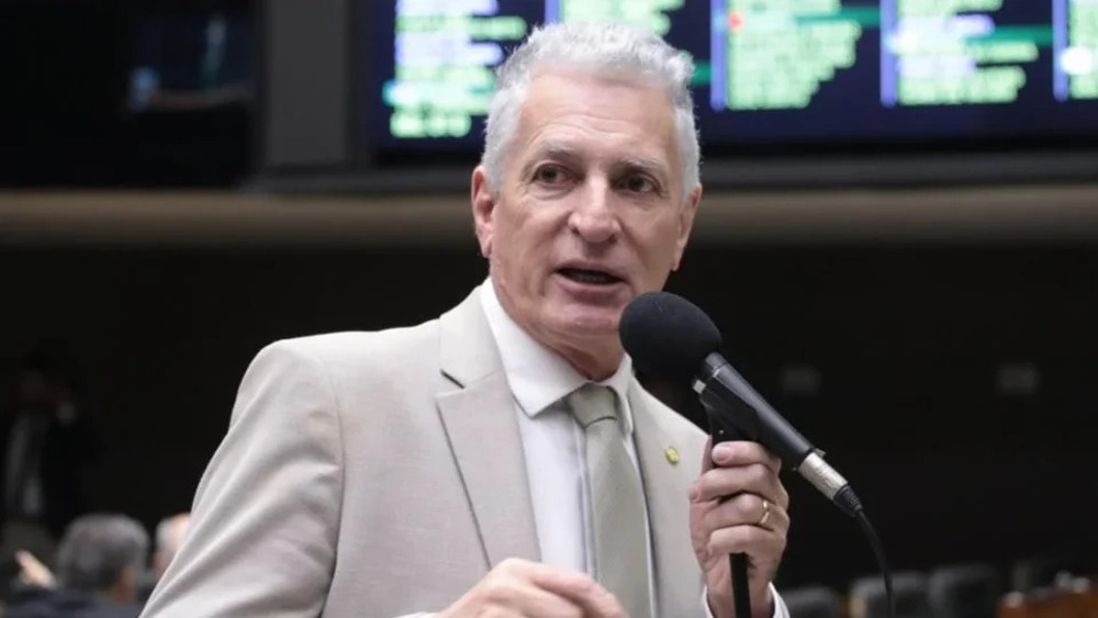 Deputado pede quebras de sigilo e vê ligação entre Banco Master, igrejas e INSS