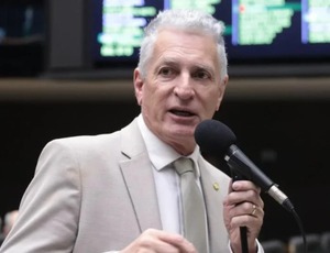 Deputado pede quebras de sigilo e vê ligação entre Banco Master, igrejas e INSS