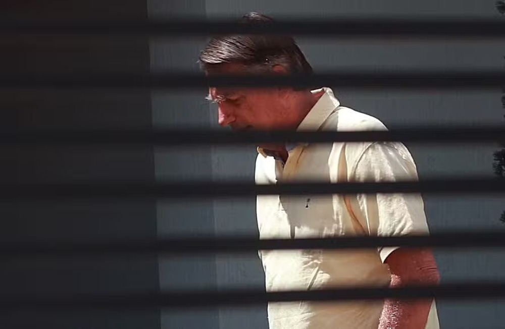 Bolsonaro pode ser transferido para presídio hoje, após decisão do STF