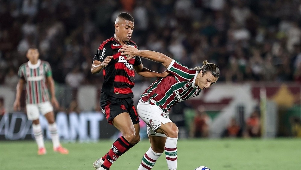 Fluminense aproveita lambanças, vence o Flamengo e atrapalha o rival na liderança