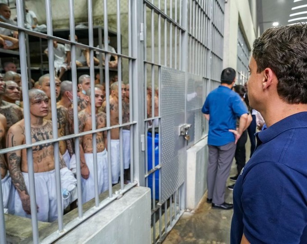 Nikolas em El Salvador: 'Frente a frente com os maiores bandidos do mundo'