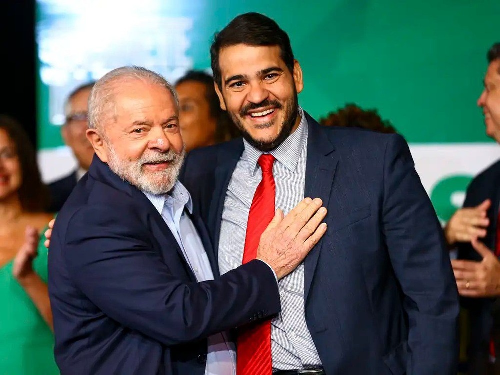 No Dia da Consciência Negra, Lula dá uma de Bolsonaro, esquece da cota de mulheres e negros e da cota politica e cria cota de evangélico para STF
