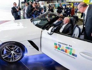 Para Lula, retorno do Salão do Automóvel é retrato de um país competitivo