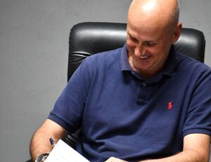 Prefeito Tande Vieira assina decreto que reforça ecossistema de inovação em Resende