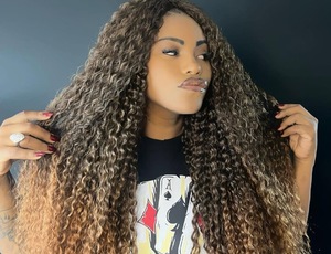 MC Mayarah,  natural da zona oeste do Rio de Janeiro, foi uma dos 14 confinados no reality show Estrela da Casa, da TV Globo.