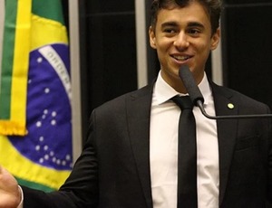 Justiça condena Nikolas Ferreira a pagar R$ 40 mil por chamar mulher trans de homem