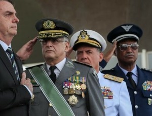 Moraes pede análise sobre perda da patente militar de Bolsonaro