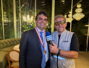 Professor Francisco Saint Clair recebe Colar Rui Barbosa - Águia de Haia em cerimônia solene