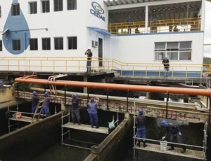 Manutenção pra quem? Água some na Baixada enquanto o Guandu ganha “upgrade” e o povo ganha balde