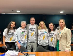 Em Brasília, deputado e lideranças catarinenses pressionam por repasse mínimo obrigatório para a Assistência Social
