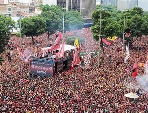 500 mil flamenguistas invadem Centro do Rio em festa histórica do tetracampeonato