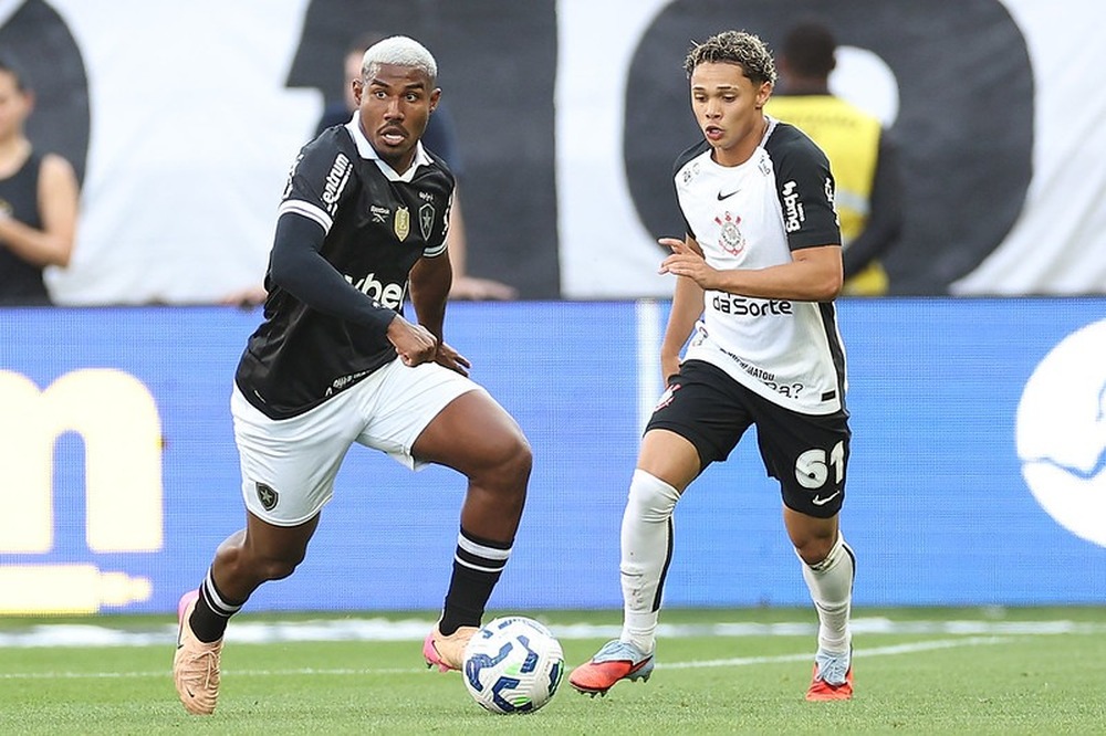 Botafogo empata com Corinthians em 2 a 2, mas ponto mantém o time no G5