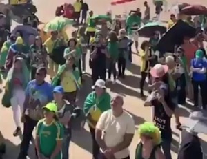 Ato pela anistia de Bolsonaro fracassa e reúne somente 130 pessoas no DF