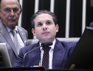 Hugo Motta anuncia que relatório da PEC da Segurança Pública será apresentado aos líderes na terça-feira