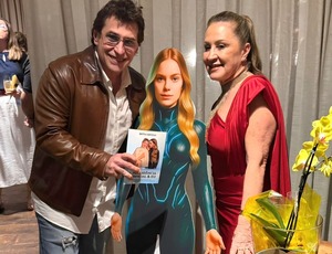 Psicólogo e escritor Alexander Bez prestigia o lançamento do livro “A Inteligência Artificial & Eu” em São Paulo
