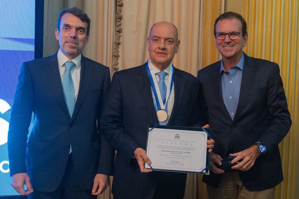 Presidente do TJRJ é condecorado com Medalha San Tiago Dantas  