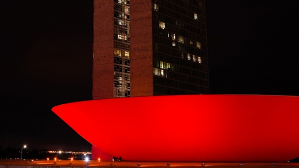 Congresso se ilumina em apoio ao Dezembro Vermelho para a prevenção ao HIV/Aids