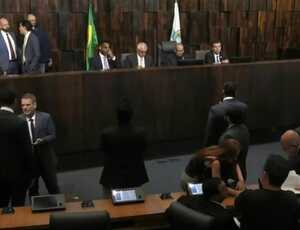 Alerj abre sessão sob comando de Delaroli e evita menções à prisão de Bacellar
