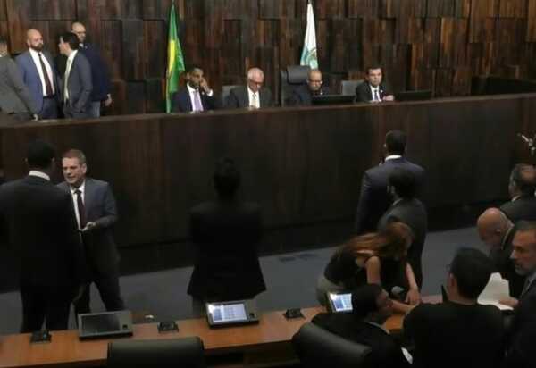 Alerj abre sessão sob comando de Delaroli e evita menções à prisão de Bacellar