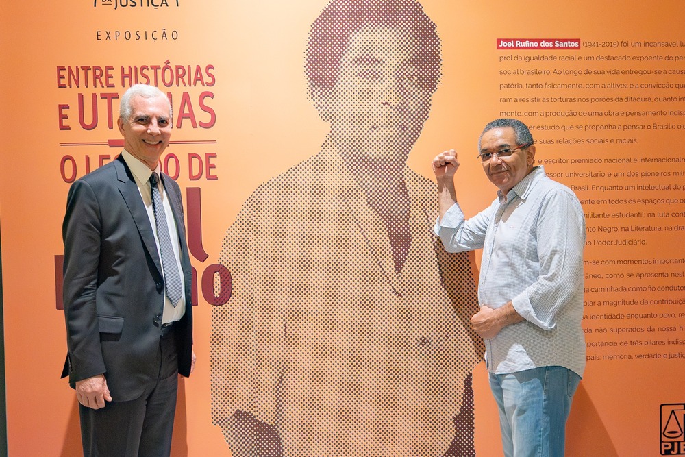 Ex-ministro da Igualdade Racial visita exposição sobre legado de Joel Rufino 