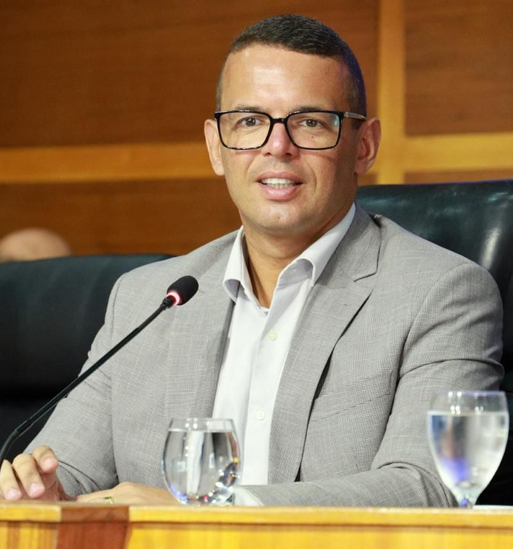 Jorginho Brum comemora provas do concurso da Câmara de Angra após mais de 10 anos sem seleção