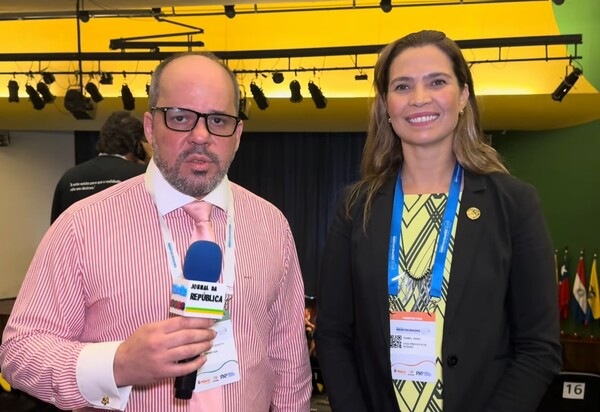 Isabel Swan Vice-prefeita de Niterói, mostra como 10 mil crianças com violino vencem o tráfico de drogas e encanta prefeitos da América Latina durante XXX Cúpula de Mercocidades