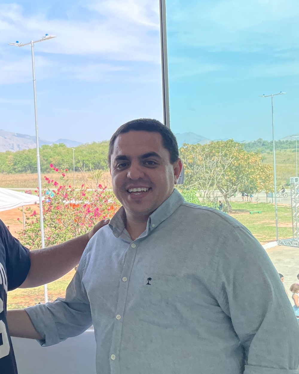 Prisão de Bacellar redesenha o tabuleiro político no Rio e abre espaço inédito para a Baixada Fluminense — com ausência de candidato governista, ganha força o debate sobre novas lideranças; médico nilopolitano Dr. André Esteves surge como nome em observaç