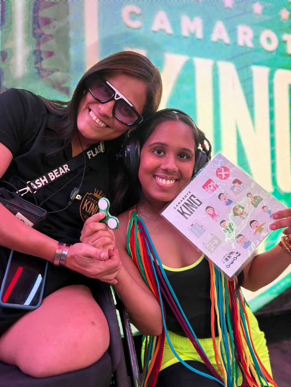Projeto de Carol Basílio revoluciona a experiência no Carnaval com acessibilidade sensorial e comunicação alternativa no Camarote da Sapucaí
