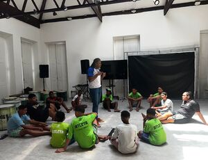 Da rua para a roda: a transformação dos meninos na Casa de Cultura Volta do Mundo e Conexões