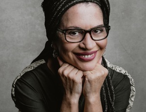 A POETA, PSICANALISTA E FILÓSOFA VIVIANE MOSÉ FALA SOBRE ICÔNICO ÁLBUM DE GAL COSTA NO PROJETO DISCONCERTOS