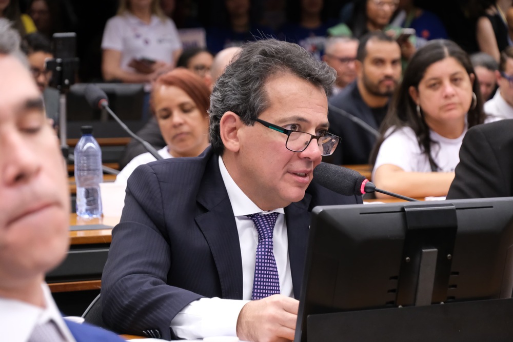 Deputado Ricardo Abrão (União/RJ) tem lei aprovada nº 4109/2025 que altera a lei 14.572 na comissão de saúde da Câmara.