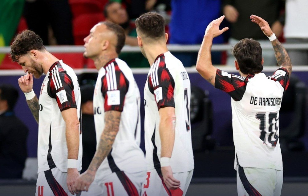 Flamengo vence o Cruz Azul, fatura a taça 'Dérbi das Américas' e avança na Copa Intercontinental