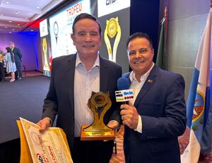 Roberto Cabrini é consagrado 'Personalidade da Imprensa' no Troféu AIB 2025