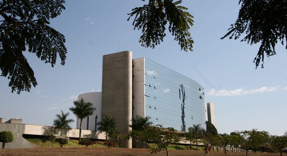 STF suspende parcialmente decisão sobre Lei do Impeachment