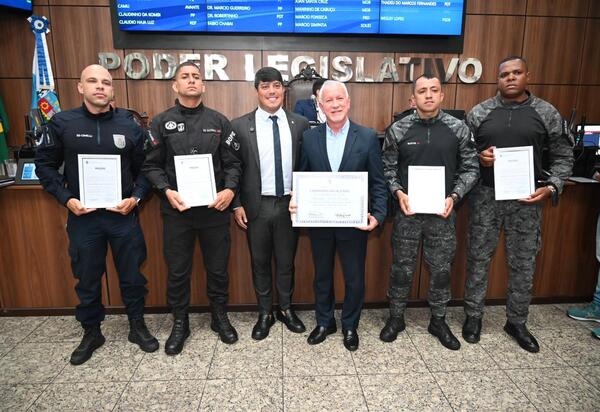 Thadeu do Marcos Fernandes destaca heróis da segurança e construção social com homenagens a policiais e liderança de Reginaldo Jardim