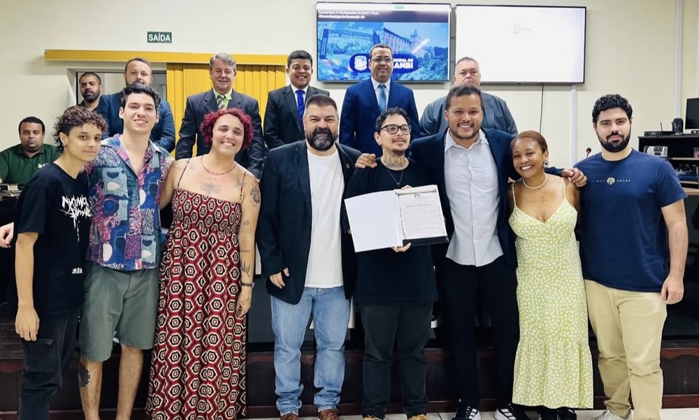Câmara de Paracambi homenageia Casa Uivo e Vitória dos Santos Rosa por atuação cultural transformadora