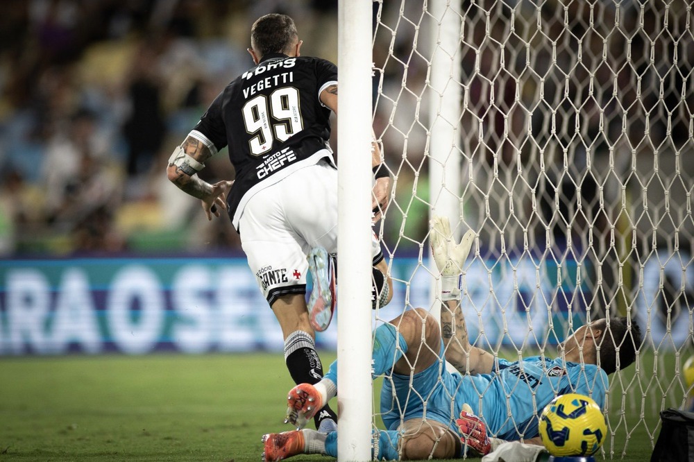 Vasco vence o Fluminense de virada e sai na frente na semifinal da Copa do Brasil