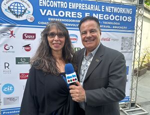 Simone Soares celebra evento corporativo semestral da Valores e Negócios, convidando para o aniversário de 7 anos, em junho de 2026