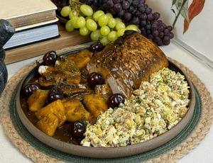 Receitas de Natal: veja como fazer lombo com abacaxi e maionese de salada russa