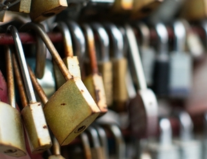 Especialistas alertam para a necessidade de organizar a vida digital para evitar fraudes.