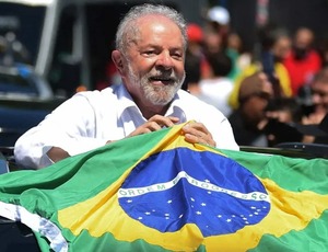 Lula bate Tarcísio ou Flávio Bolsonaro por 10 pontos no 2º turno, aponta Genial/Quaest