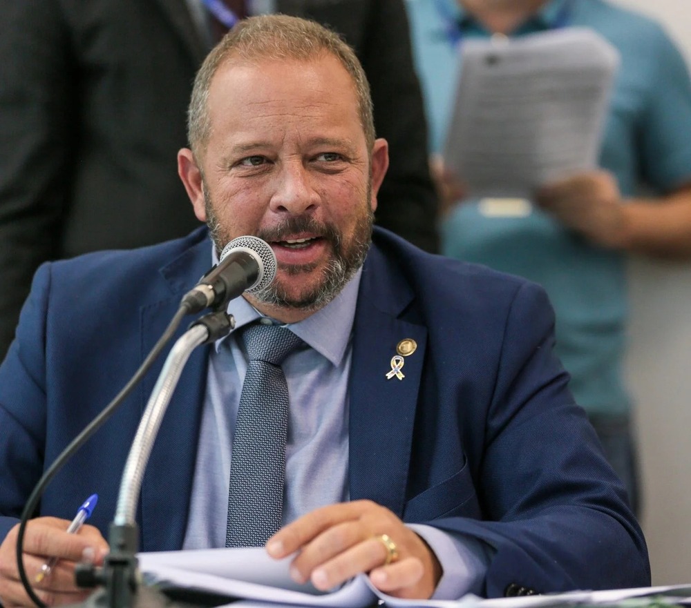 Delaroli exonera diretor-geral e procurador da Alerj, aliados de Bacellar, após avanço de operação da PF