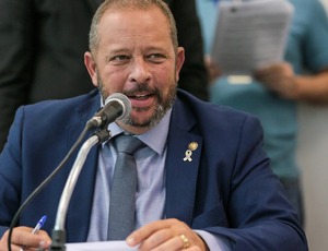 Delaroli exonera diretor-geral e procurador da Alerj, aliados de Bacellar, após avanço de operação da PF