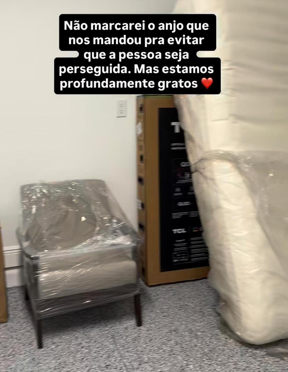 Deputado foragido vira 